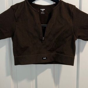 Sommer Ray black Ribbed Workout Top (Size Small)